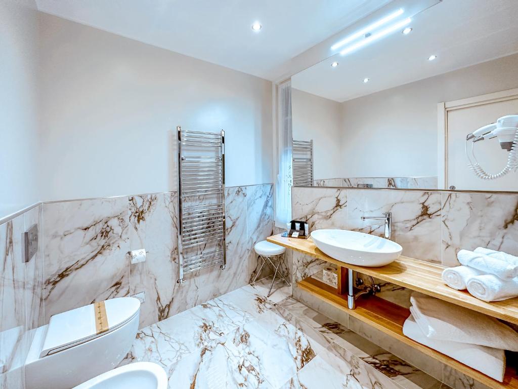 Koupelna v ubytování Hotel Jolanda