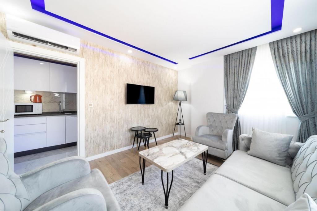 Modern and Central Duplex Apartment near Beach in Antalya