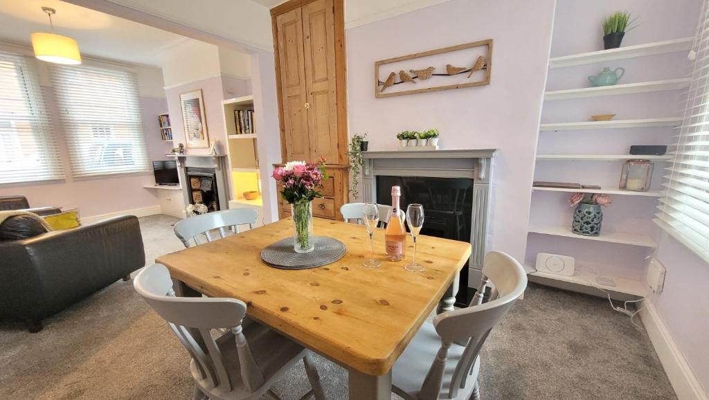 Hartoft St 2 bed near river, York Updated 2024 Prices