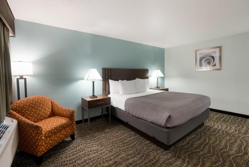 Quality Inn Fairfield Napa Valley Area - King Room - Non-Smoking