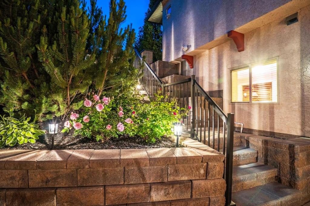 Κήπος έξω από το Sunrise Valley Suite