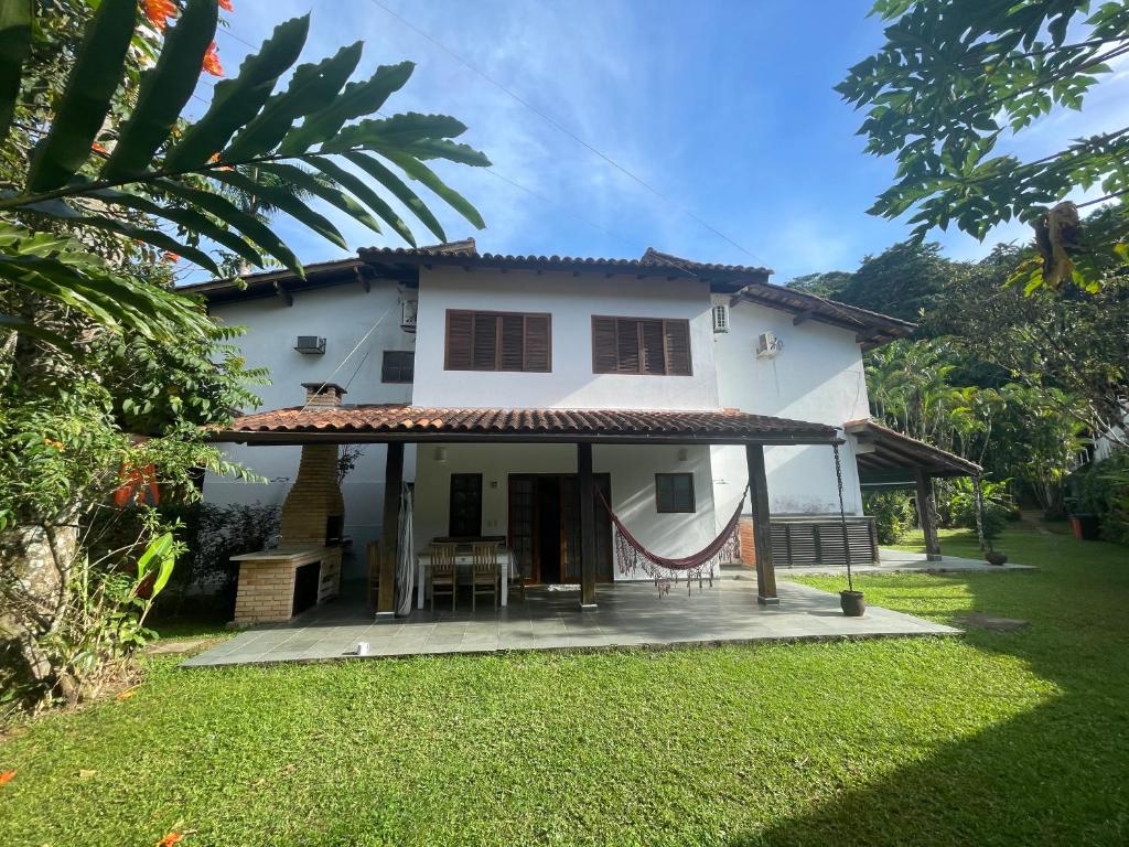 Taman di luar Condominio Frente Praia Boissucanga