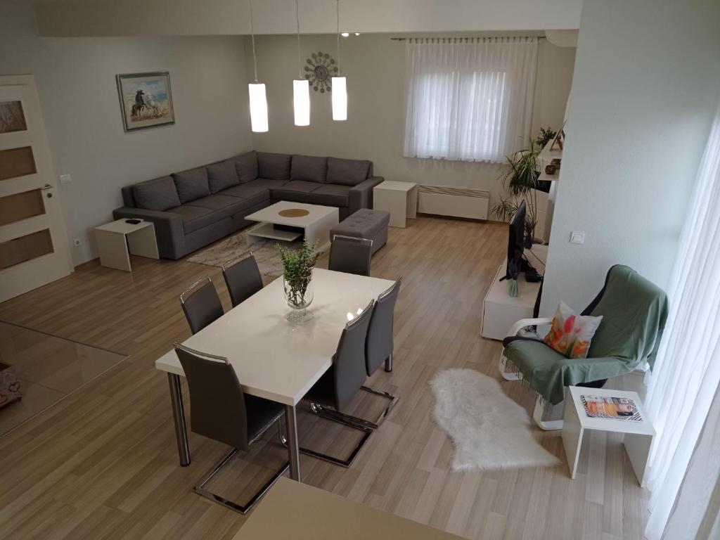 a living room with a table and a couch at Apartman Marija in Grude