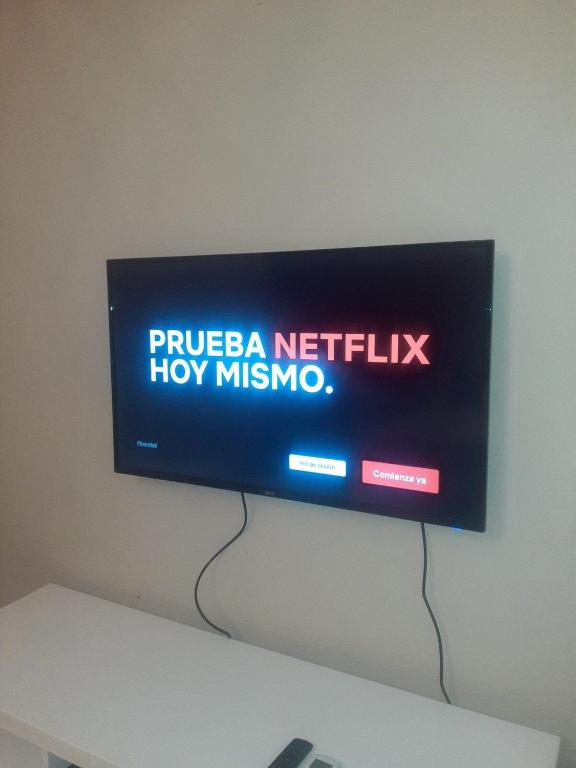 TV a/nebo společenská místnost v ubytování Cómodo y Equipado Apt Cerca del Malecón