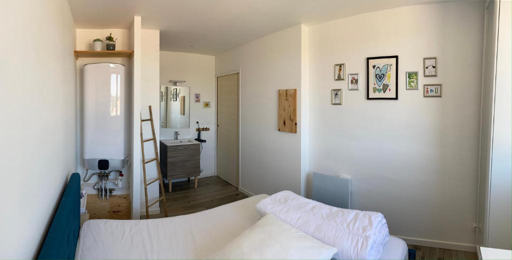 Postel nebo postele na pokoji v ubytování Appartement 2P à 1 min de la mer
