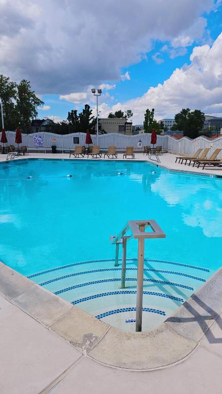 Bazén v ubytování J Resort nebo v jeho okolí