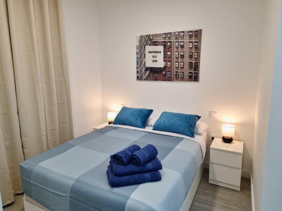 Postel nebo postele na pokoji v ubytování Apartamentos Bielsa 'Madrid Río'
