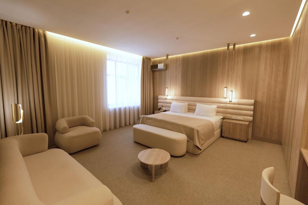 Кровать или кровати в номере Амстердам Отель Актобе