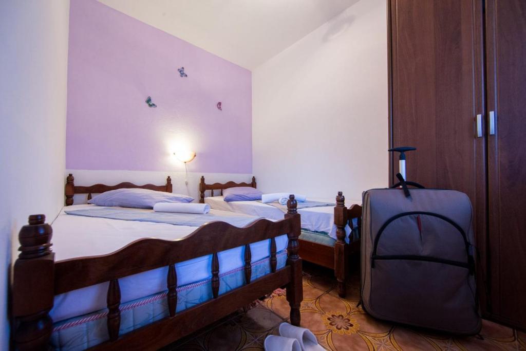 Postel nebo postele na pokoji v ubytování Silver Beach Apartments Vis