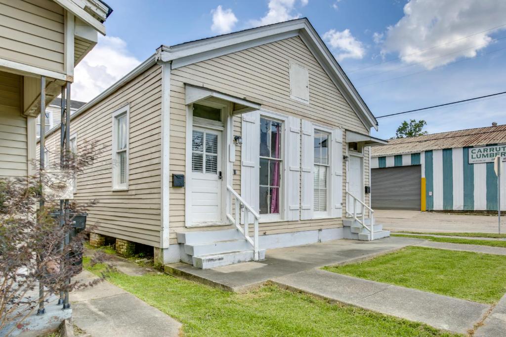 New Orleans ShotgunStyle Home in MidCity!, New Orleans