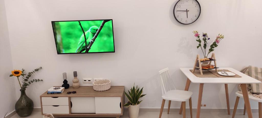 EZITH LUXURY APARTMENTSにあるテレビまたはエンターテインメントセンター