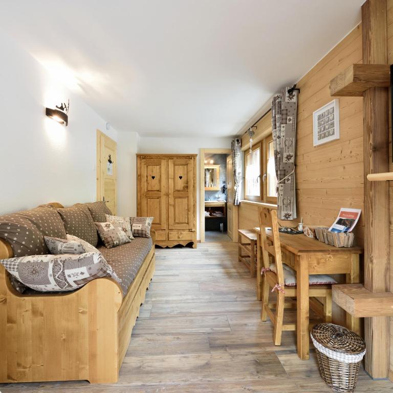 a living room with a couch and a table at Hotel Les Mélèzes in Haudères