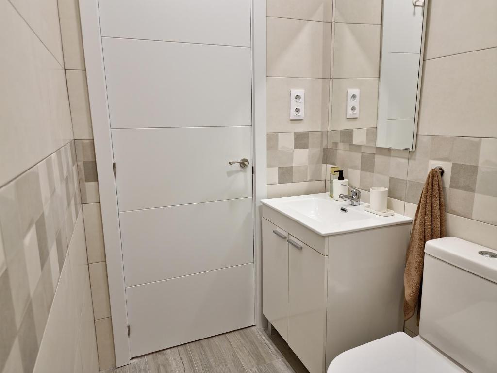 Koupelna v ubytování Apartamentos Bielsa 'Madrid Río'
