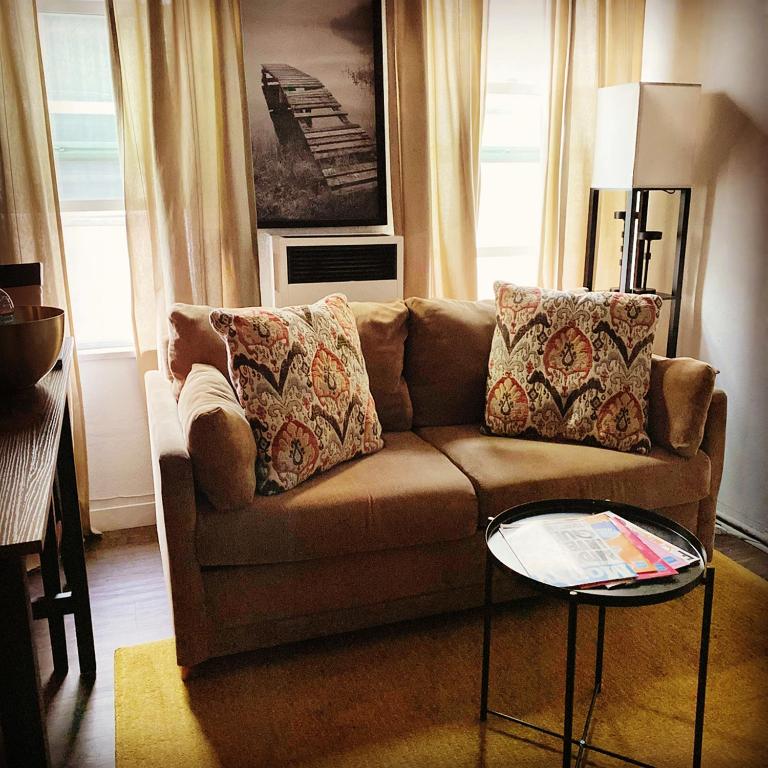 Charming Hollywood Getaway