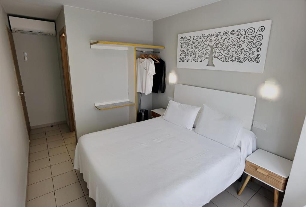 Postel nebo postele na pokoji v ubytování HOSTAL RIGAU