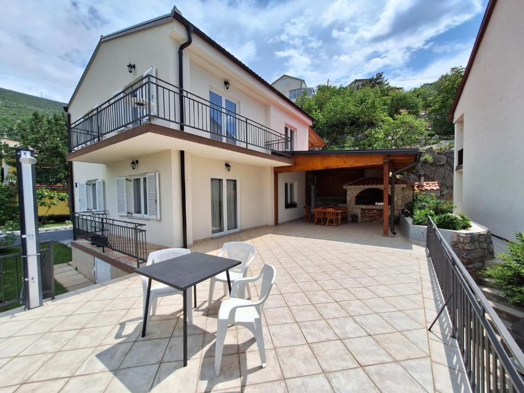 Budova, v ktorej sa apartmán nachádza