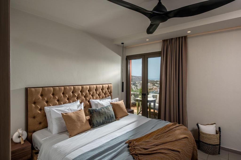 Postel nebo postele na pokoji v ubytování Everest Apartments and Suites