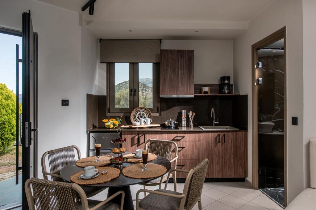 Kuchyň nebo kuchyňský kout v ubytování Everest Apartments and Suites