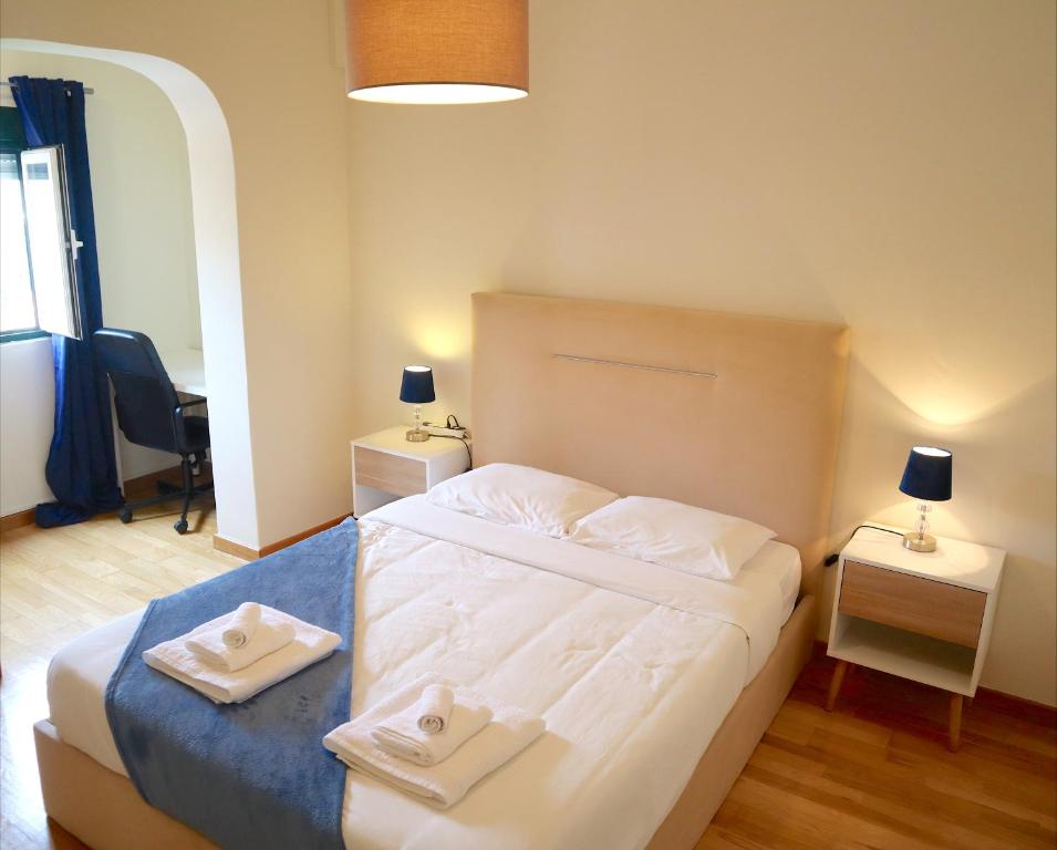Postel nebo postele na pokoji v ubytování Apartamento O Limoeiro, Barreiro - Lisboa