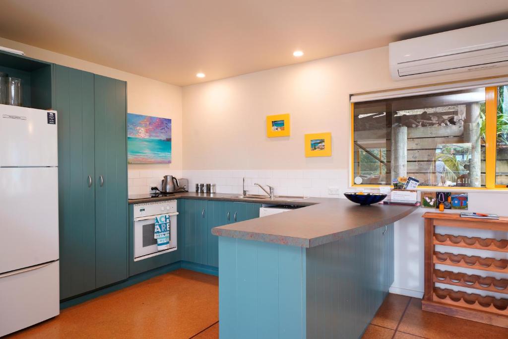 Kuchyň nebo kuchyňský kout v ubytování Island View - Stay Waiheke