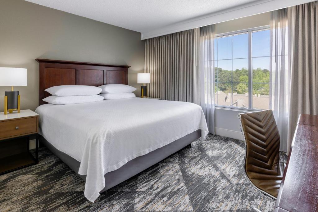 Sheraton Atlanta Perimeter Northにあるベッド