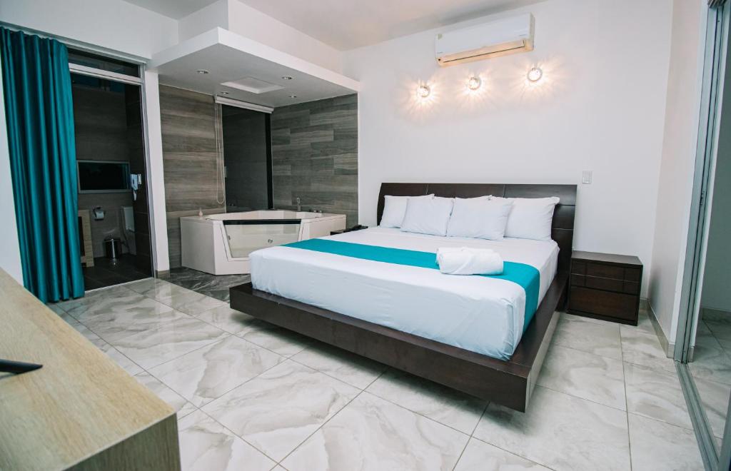 a bedroom with a large bed and a bathroom at RBB BRITO HOTEL in Tarapoto