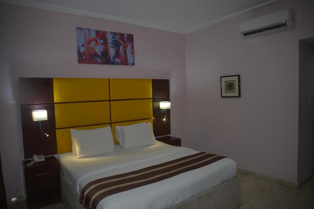 Postel nebo postele na pokoji v ubytování De Santos Hotel
