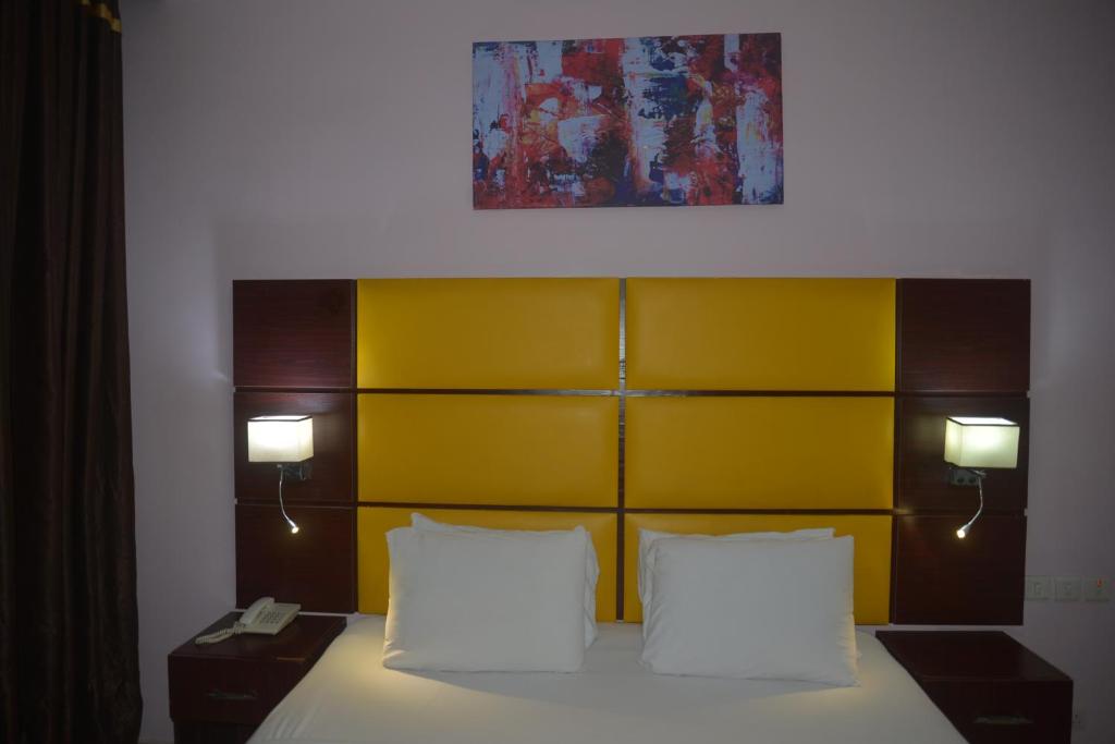 Postel nebo postele na pokoji v ubytování De Santos Hotel