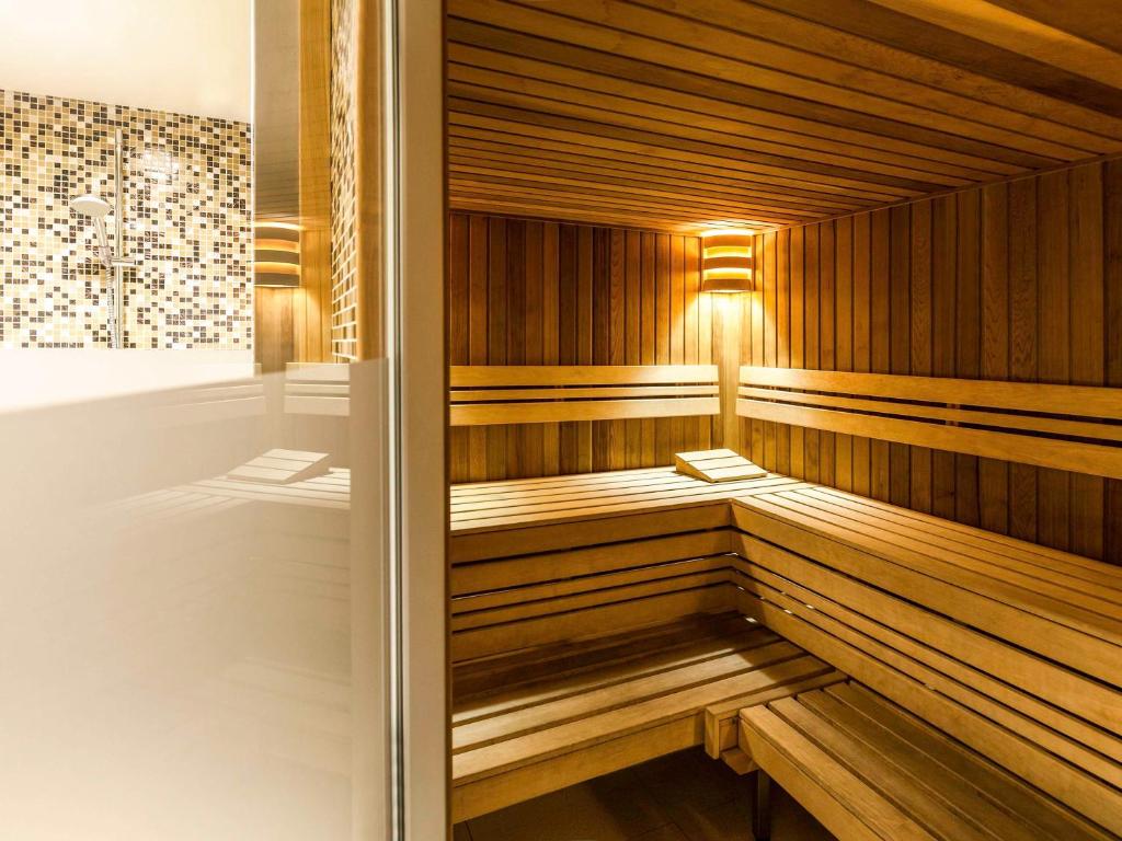 an empty wooden sauna with a light in it at Novotel Amsterdam City in Amsterdam
