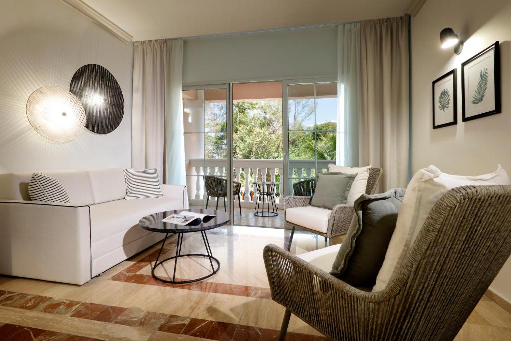 Grand Palladium Jamaica Resort & Spa All Inclusive - Junior Suite Poolside Ocean View