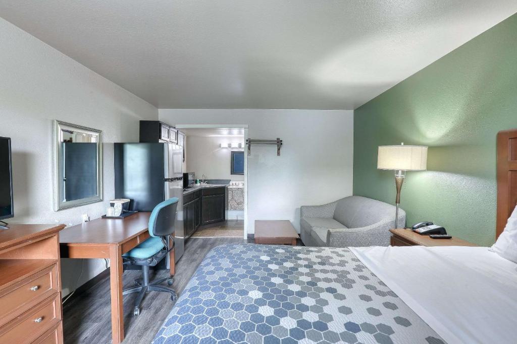 Suburban Studios Neenah - Efficiency Queen Room Avec Canapé-lit - Non Fumeur