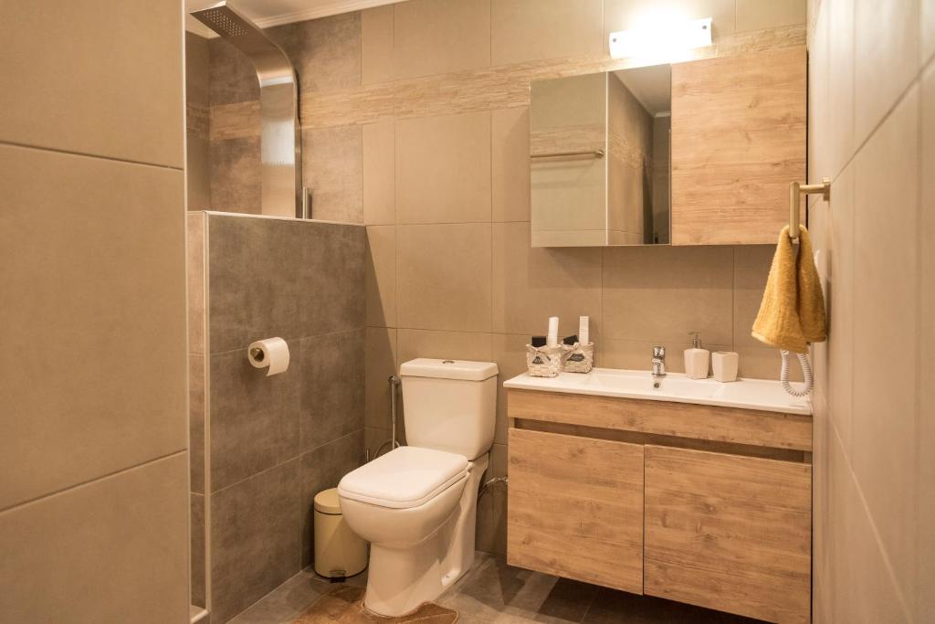 A bathroom at The 50/50 Luxury Apartments