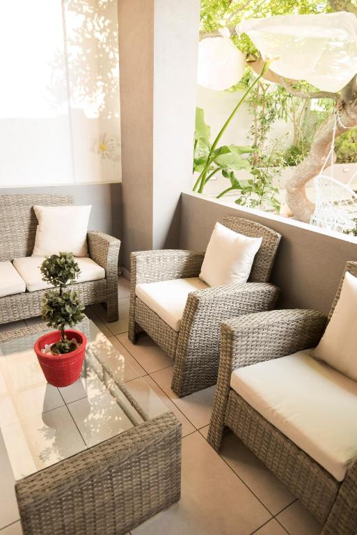 A seating area at The 50/50 Luxury Apartments