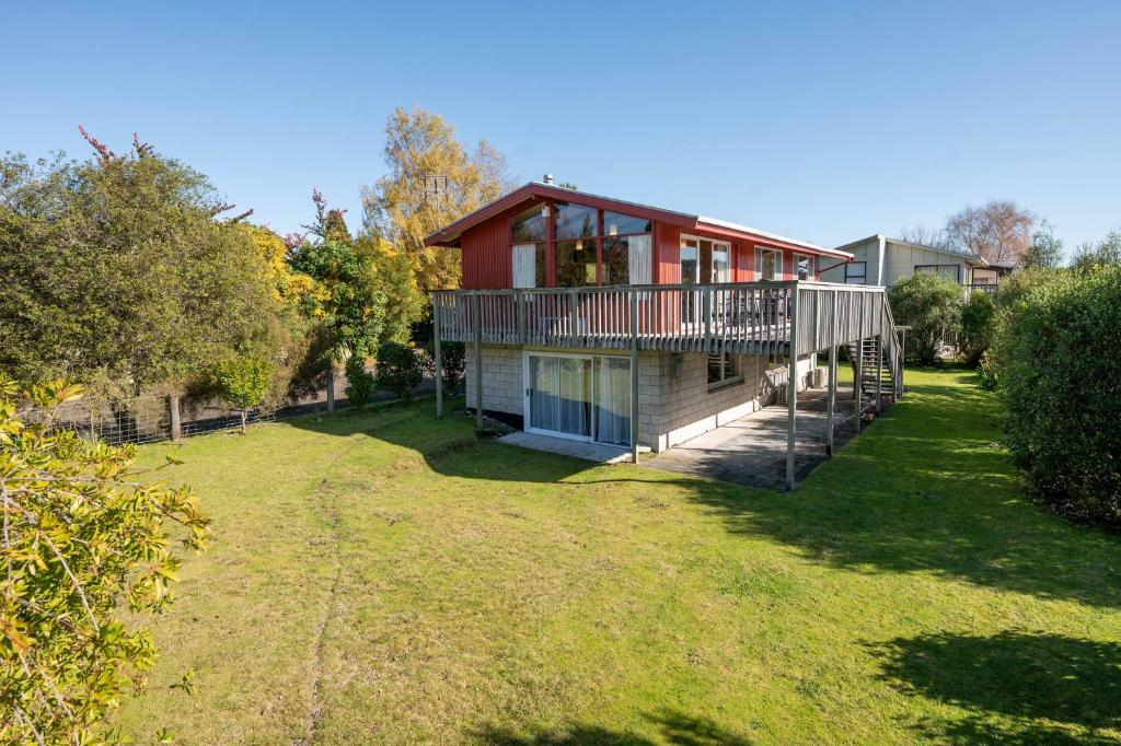 Relaxing Retro Retreat Kuratau Holiday Home, Kuratau (updated prices