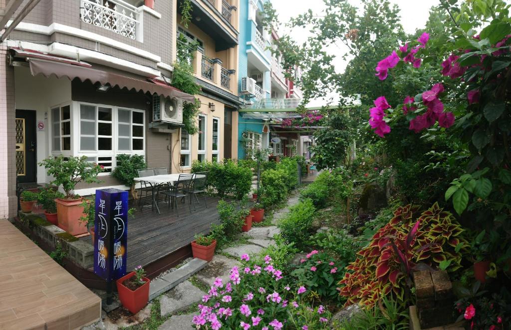Zahrada ubytování Janice's Inn