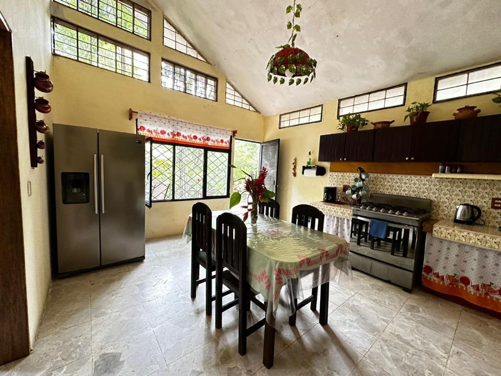 Kuchyň nebo kuchyňský kout v ubytování Casa Hadassa La Cañada