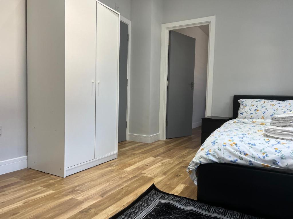 Grand Bleu - London - Next to Piccadilly Line Tube Station & Brand New Facilities - Resim 27