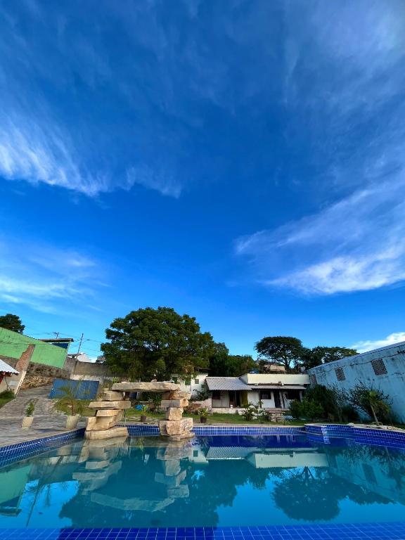 A piscina localizada em Pousada Serra de São Thomé ou nos arredores