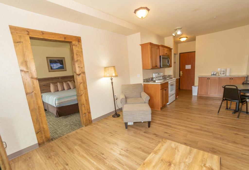 Kuchyň nebo kuchyňský kout v ubytování Clatskanie River Inn