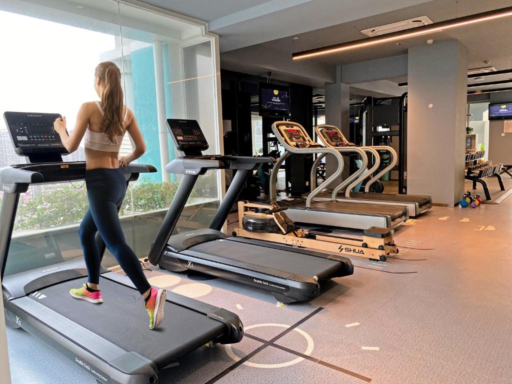 Fitness centrum a/nebo fitness zařízení v ubytování voco Guangzhou Shifu by IHG