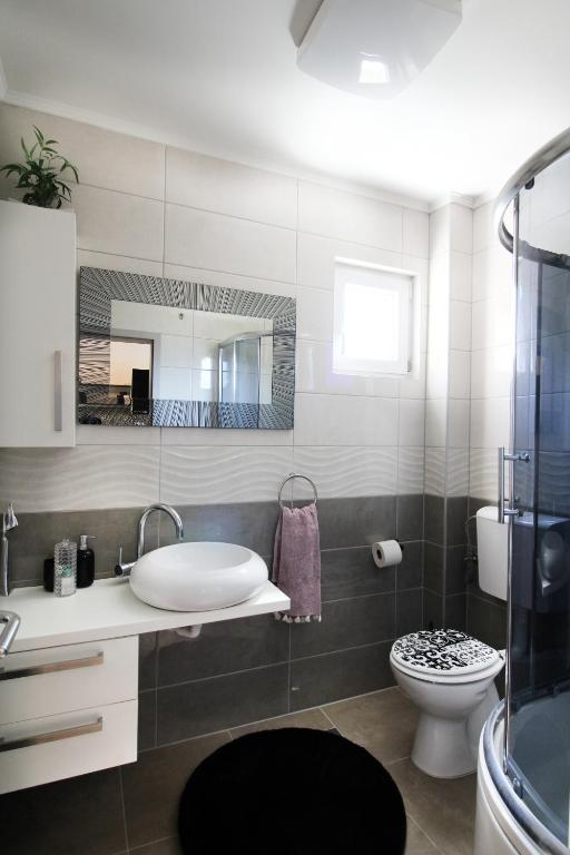 Kúpeľňa v ubytovaní Luxury apartment Duće with private pool