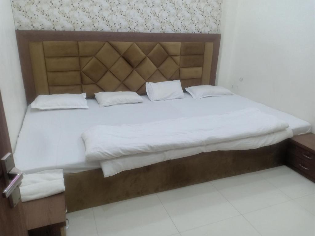 Postel nebo postele na pokoji v ubytování HN Palace Homestay