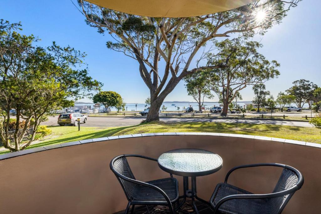 Apartment Views and great location across from Little Beach, Nelson Bay
