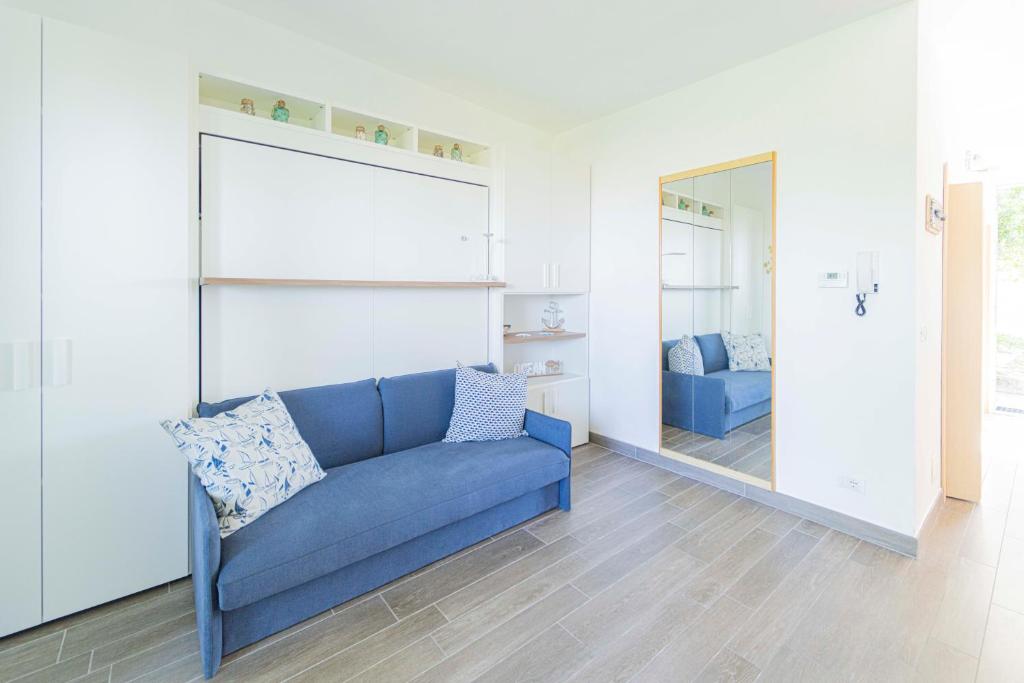 Część wypoczynkowa w obiekcie 070 - Villa OLANDA con veranda VISTA MARE a 5 minuti SPIAGGIA con PISCINA CONDOMINIALE
