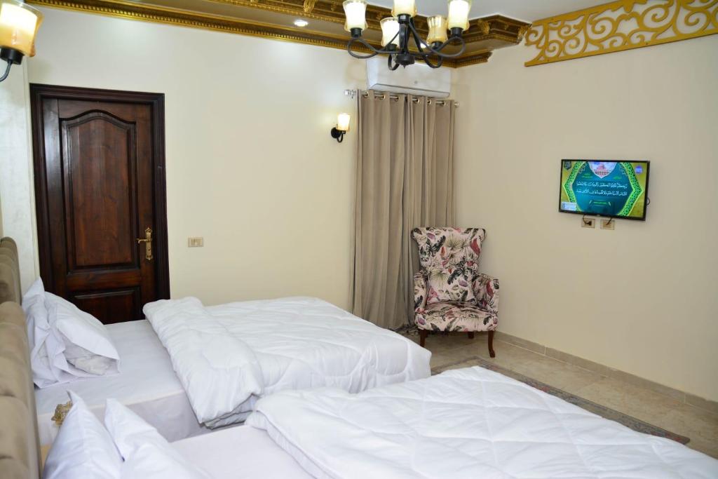 Crystal pyramid inn - 3