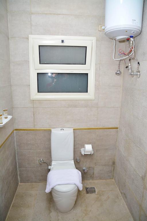 Crystal pyramid inn - 7