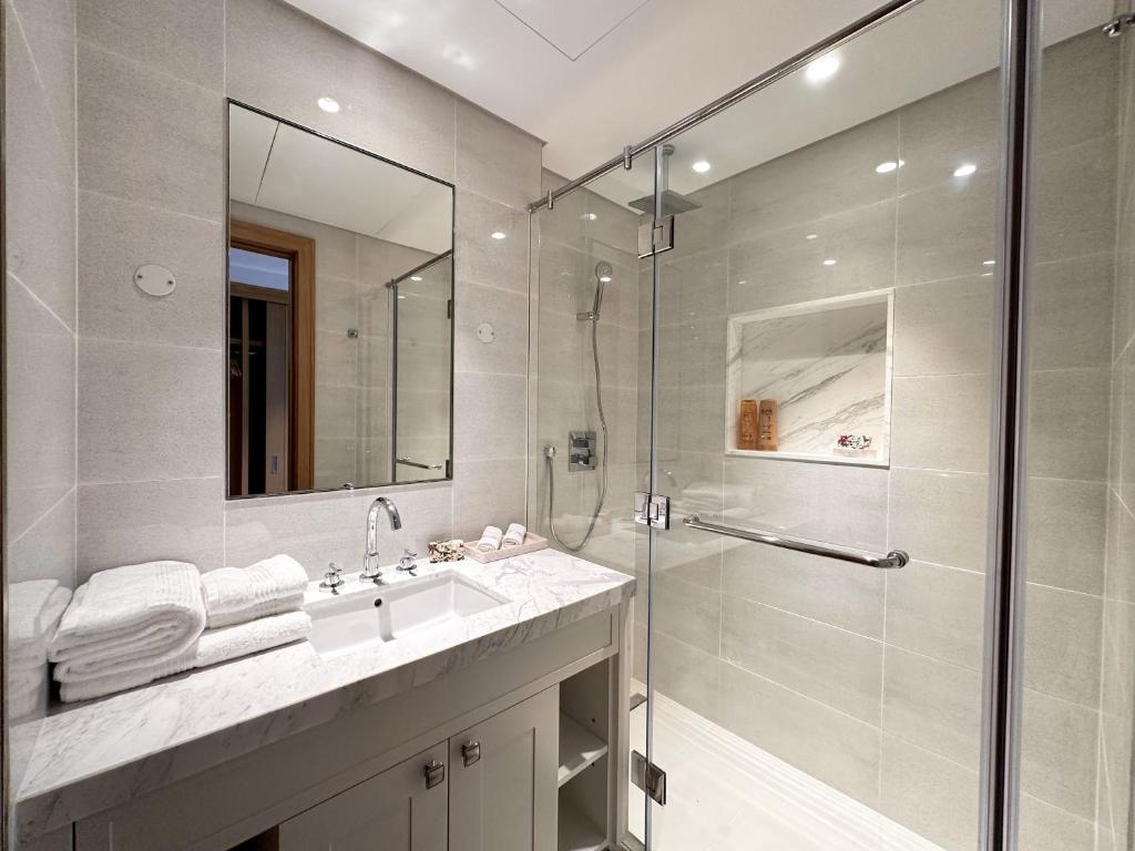 Koupelna v ubytování Opera Grand by Luxstay Holiday Homes