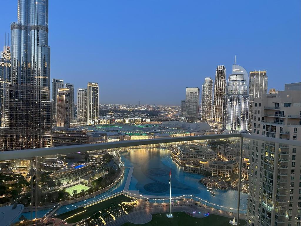 Nespecifikovaný výhled na destinaci Dubaj nebo výhled na město při pohledu z apartmánu