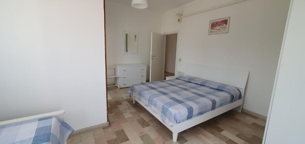 A bed or beds in a room at Appartamenti Lino