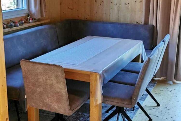 Posedenie v ubytovaní Chalet in Hohentauern with hot tub and sauna